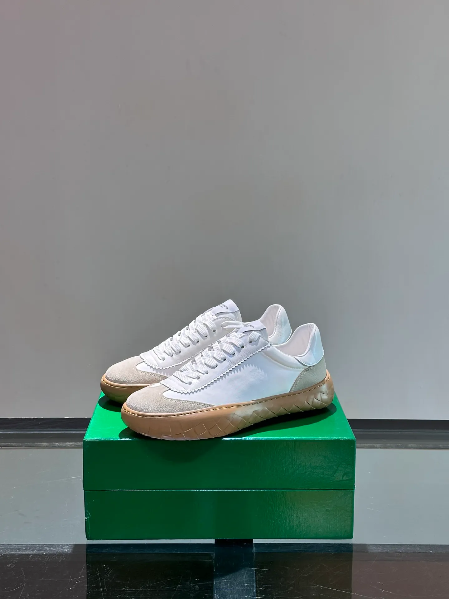 Factory price 438💰BV/Bottega Veneta🆕New men's moral training sneakers, made of Sneaker technology nylon and suede, inspired by retro basketball shoes, a new interpretation of classic sneakers, light, comfortable and breathable summer essentials, the soles are made of classic woven texture, super recognizable, nylon suede stitching, full of texture! Size: 38-44, (45 customized)